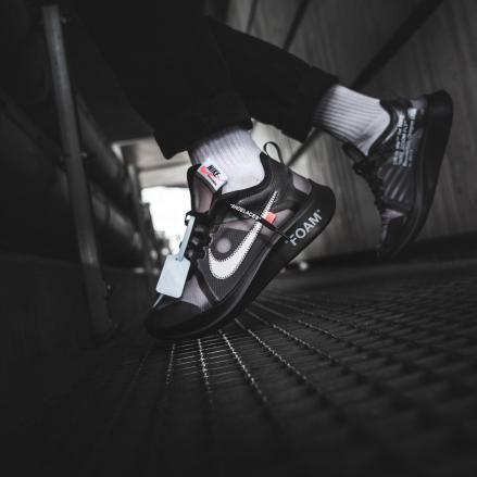 国内12月12日抽選締め切り】 オフホワイト × ナイキ ズーム フライ