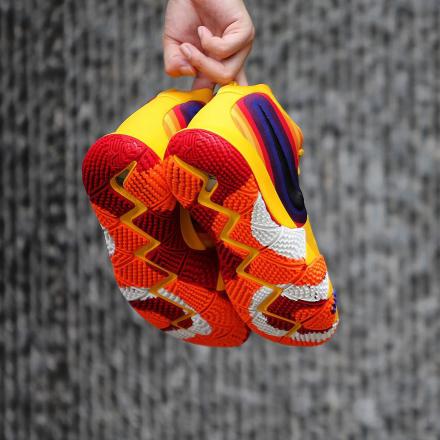 国内9月14日発売予定】 ナイキ カイリー4 