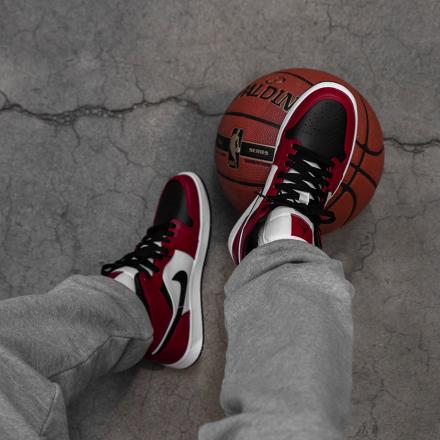 国内6月3日発売予定】ナイキ エアジョーダン 1 ミッド 