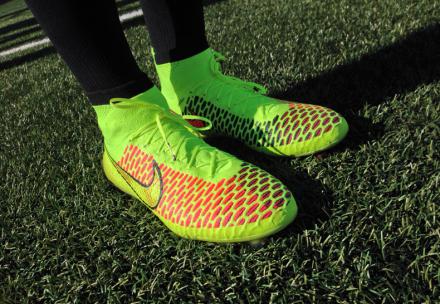 国内先行予約開始中】 ナイキ マジスタ ボルト/メタリック ゴールド