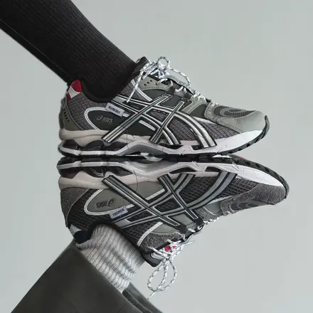 国内10月30日発売予定】インヴィンシブル × アシックス スポーツ