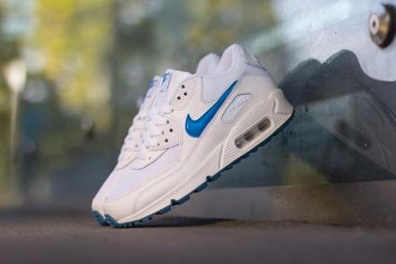 ナイキ エアマックス90 GS ホワイト/フォトブルー (685601-100