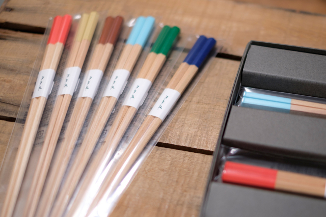 六角箸 + 箸置きセット / ギフトボックス＆熨斗付き | m.m.d.