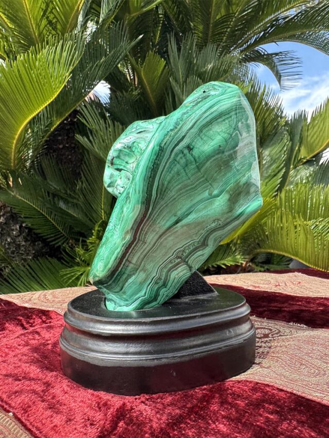 マラカイト 磨き 原石 約1.9kg 孔雀石 【商品番号：m-OKA2110-050】