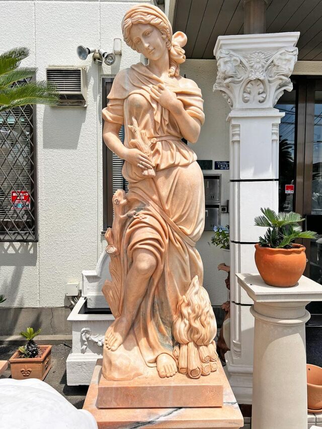 天然大理石彫刻 ぬくもりのヴィーナス（冬）｜希少ピンク大理石・女性