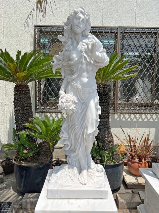 天然大理石彫刻 踊るヴィーナス｜音楽隊モチーフ・大型女性像