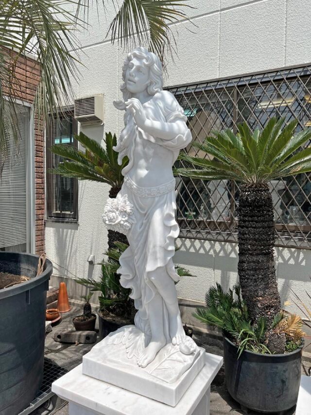 天然大理石彫刻 踊るヴィーナス｜音楽隊モチーフ・大型女性像