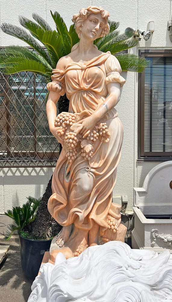 天然大理石彫刻 葡萄を抱えるヴィーナス（夏） ピンク｜希少ピンク