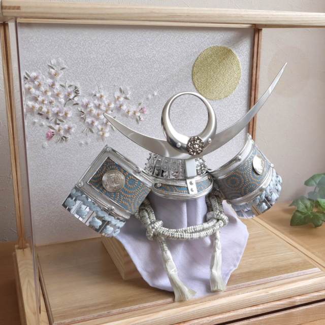五月人形 ケース飾り 兜 選べる2種類 ☆ アクリルケース 本刺繍「月に