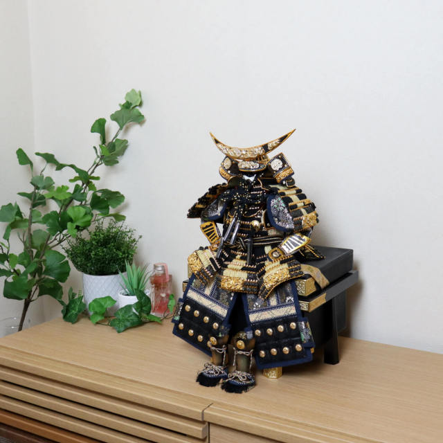 5号 伊達政宗 鎧飾 戦国 武将 名将 単品 彫金前立 金小札 黒沢瀉糸縅