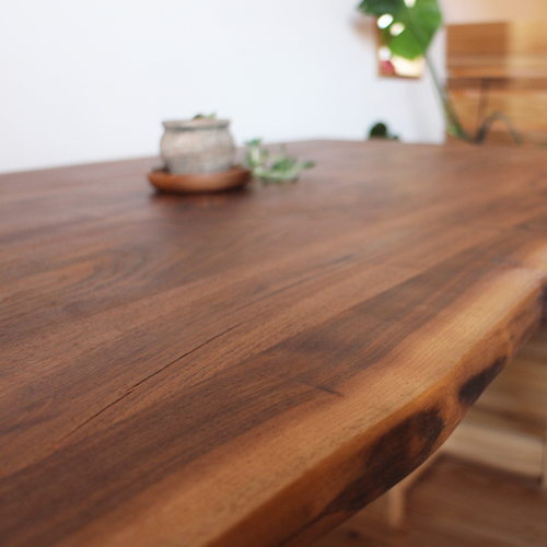 ダイニングテーブル 天板 ウォールナット 耳付き 7枚接ぎの重厚な