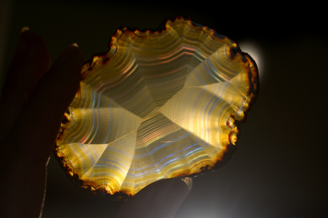 イリスアゲート（レインボーアゲート）【20】原石スライス（68×54mm）