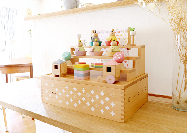 プーカのひな人形 収納飾り-HAKO- 【飾り台自在】【座り雛・立雛