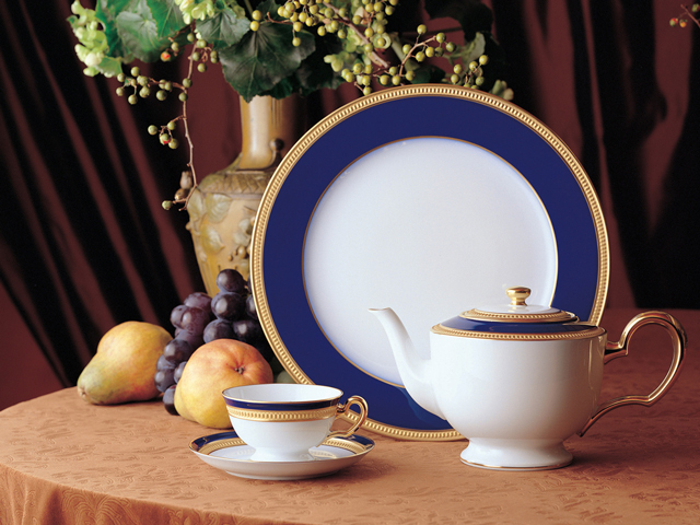 ロイヤルブルークラウン（瑠璃エンボス） ポット（大）