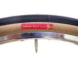 グランボア タイヤ 650B