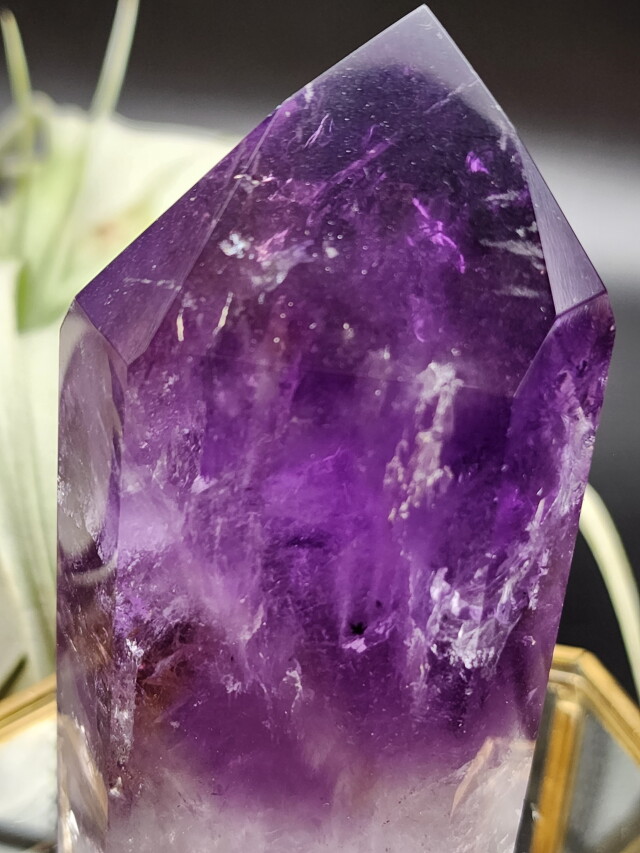 ブラジル・バイア産アメジスト・ポイント（ポリッシュ） AMG070