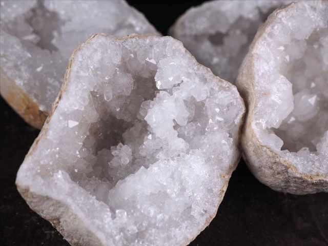 モロッコ産ジオード 晶洞 水晶 原石 約500g-1kg 希少鉱物共生タイプも