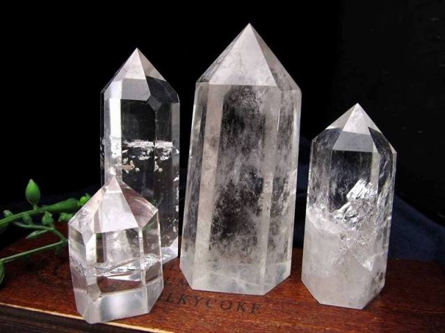 天然透明 水晶ポイント 六角柱 110グラム-120グラム 透明感抜群 手ごろ