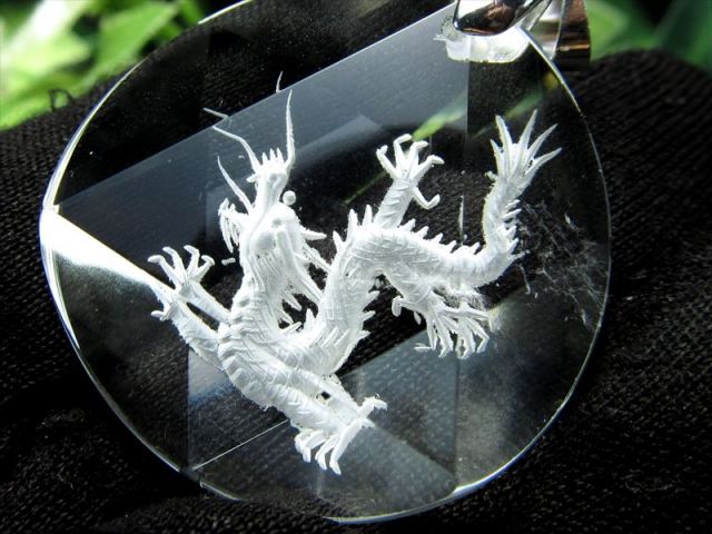 五本爪の龍 天然水晶 龍神彫り 六芒星型 ペンダントトップ 1個売り