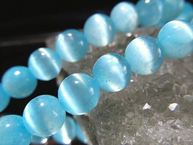 抜群のキャッツアイ効果 約8.5mm珠 ターコイズブルーカラー キャッツ