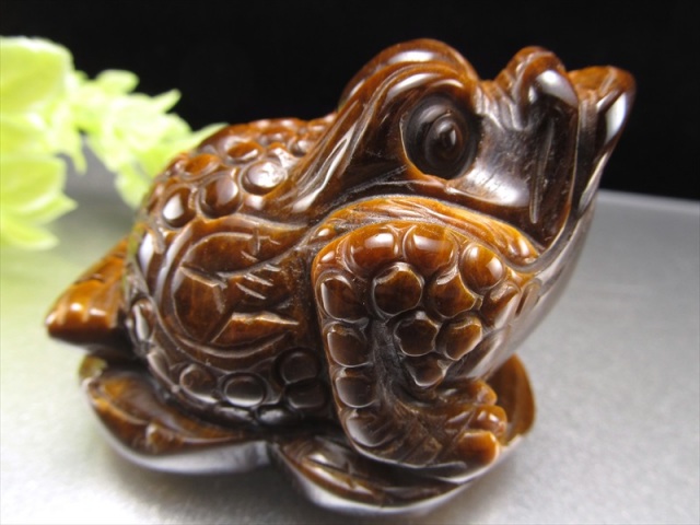 タイガーアイ 三本脚のカエル 置物 幅約62mm前後 金運を呼び込む 風水