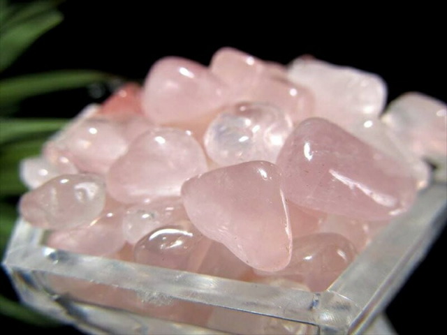 超希少モザンビーク産 ローズクォーツ さざれ 中粒タイプ 約200g入り