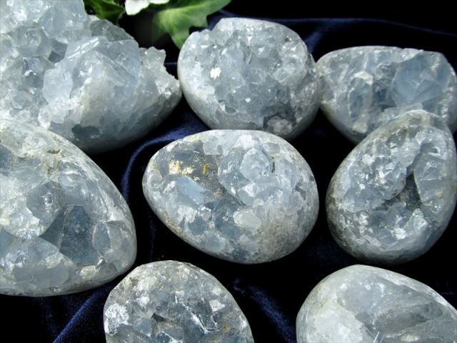 ころんとたまご型 セレスタイト 原石 1個売り 250g-300g 清浄、博愛