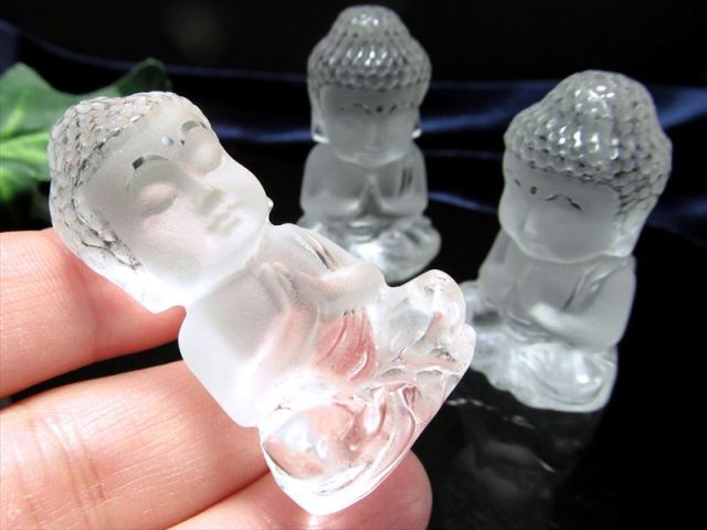 天然水晶 ミニ大仏くん 彫刻 置物 高さ35mm-40mm前後 重さ約17g-20g