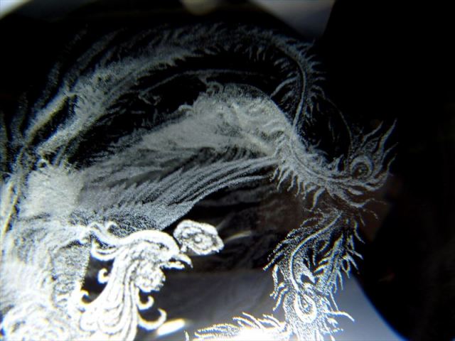 鳳凰 クリスタルガラス製 丸玉 専用台座付き 直径約80mm レーザー彫刻