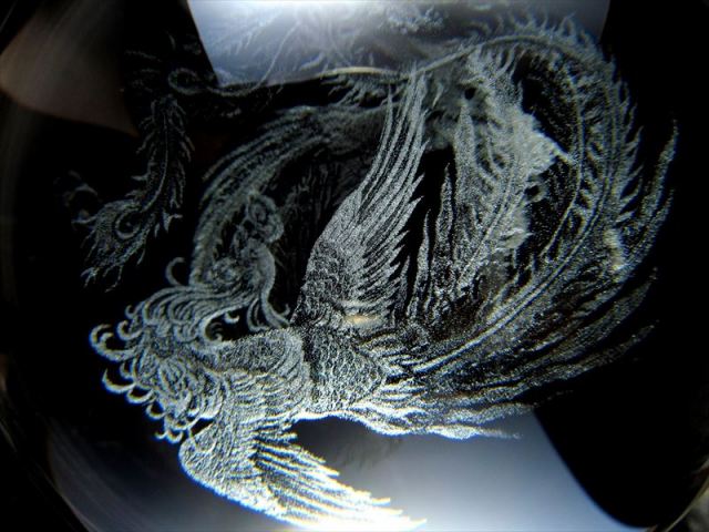 鳳凰 クリスタルガラス製 丸玉 専用台座付き 直径約80mm レーザー彫刻