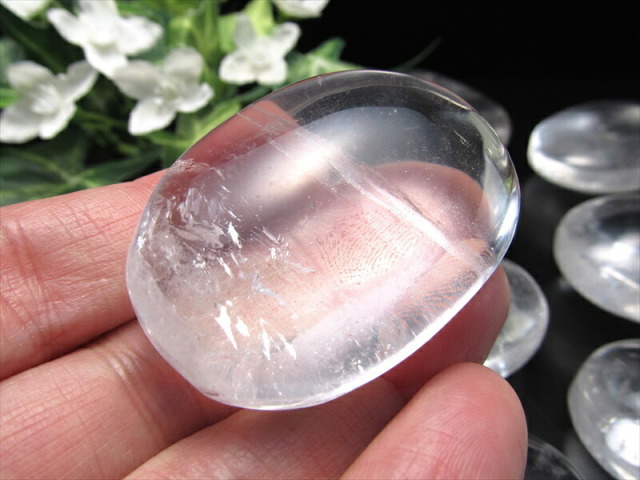 超透明！ 天然水晶 ホットストーン 重さ75g-85g つやつや 磨き石