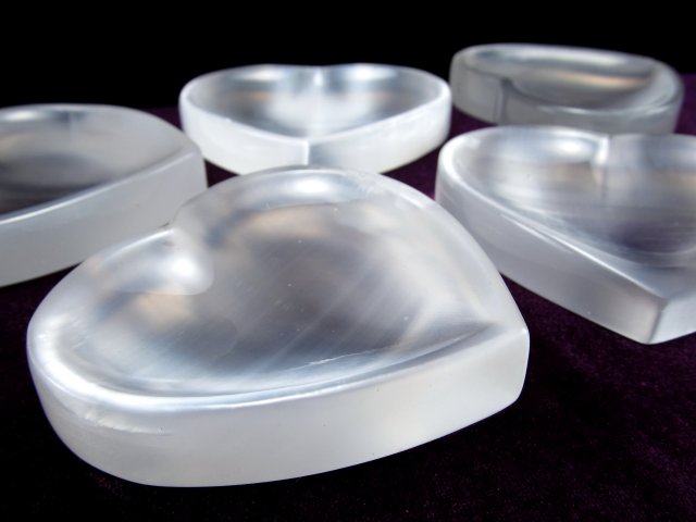 1個売り【ハート型 キャッツアイセレナイト プレート 皿】重さ80g-100g