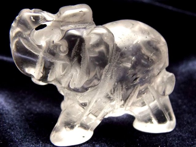幸運の象徴 天然水晶 象(ゾウ)彫り置物 サイズ 約30mm×40mm前後 仕事で