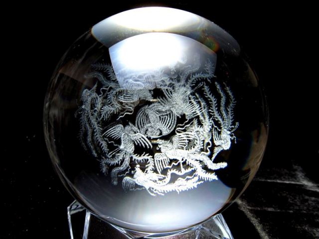 9羽の鳳凰 クリスタルガラス製 丸玉 専用台座付き 直径約80mm レーザー