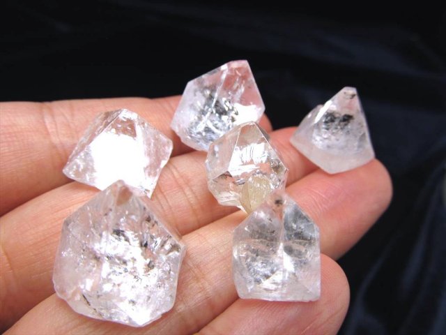 極上アポフィライト(魚眼石)結晶ポイント詰め合わせ約25グラム 粒の