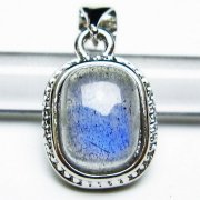 オブシディアン（黒曜石）は太古の昔には石器に使用された歴史のある石