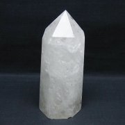 アメジストドームの年間取扱い量10,000本以上の誠安天然石専門店