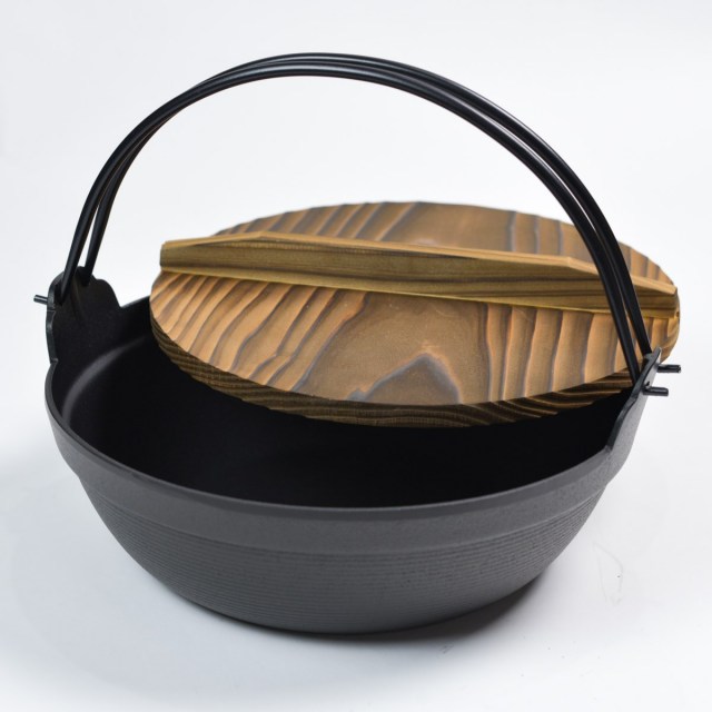 送料無料】 ふる里鍋 深型 IH対応 30cm ツル付き / 岩鋳 なべ 鉄鍋