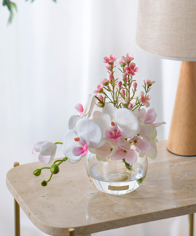 お洒落なリビングにアーティフィシャルフラワー特集｜エミリオ・ロバ