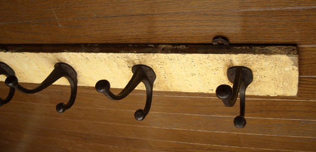 シャビーで格好いいビンテージ・ウォールフック｜アンバーデザイン