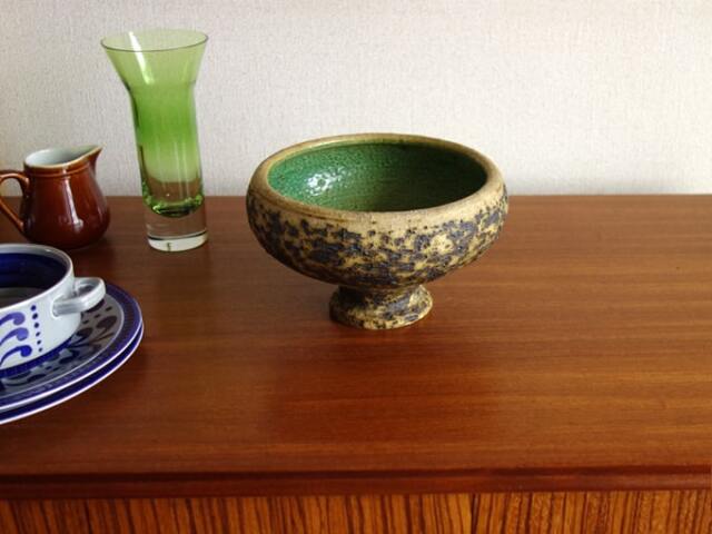 ヴィンテージ陶器エメラルドグリーンの花瓶｜アンバーデザイン