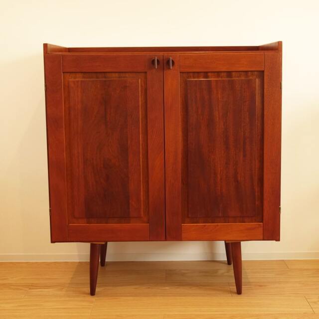 ヴィンテージ木製キャビネット扉付き｜アンバーデザイン