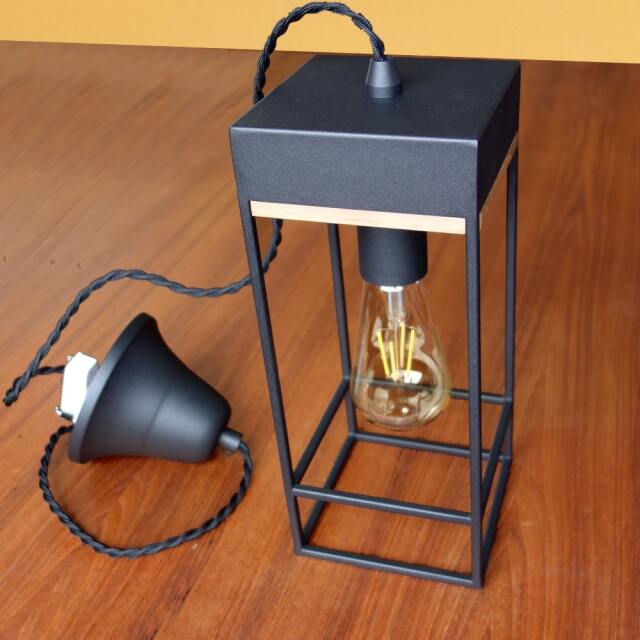 モダンな黒アイアンシェードのペンダントライト｜アンバーデザイン