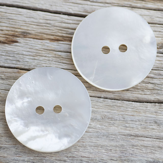 白蝶貝ボタン 30mm|貝ボタンの卸通販《タカシマボタン》