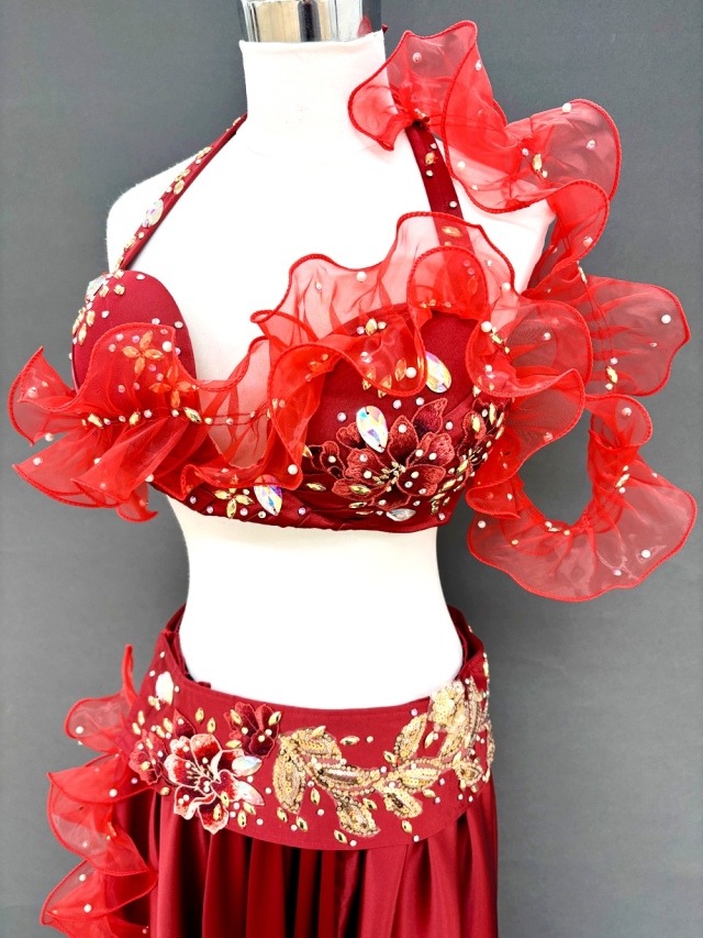 ベリーダンス衣装】艶のある鮮やかな赤！たっぷりのフリルがアクセント