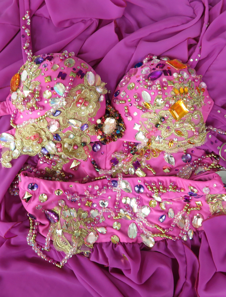 ベリーダンス衣装】ピンクパープルにゴールドのレースが煌びやか！高級