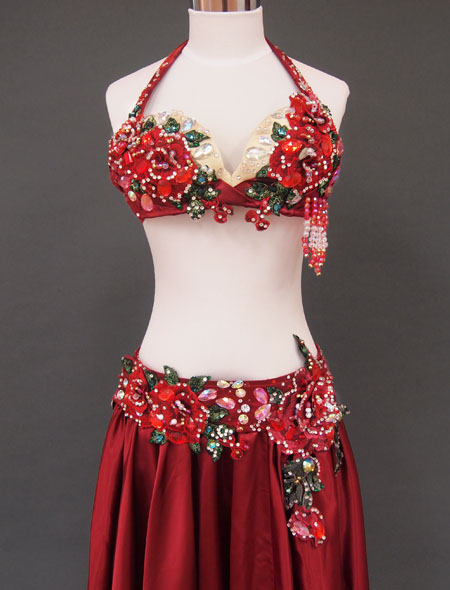 ベリーダンス衣装】情熱溢れる赤と薔薇のデザイン！ふわりと広がる