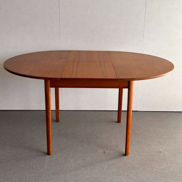 ラウンドダイニングテーブル | 英国ヴィンテージ家具 | 106センチ