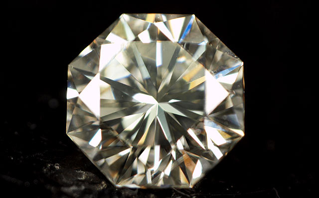 58面体カット】 オクタゴナル・モディファイド・ブリリアントカット