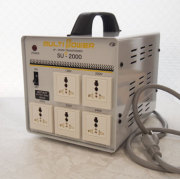 SU-550｜ほぼ世界中の電圧に対応したマルチトランス 寝室や書斎に最適